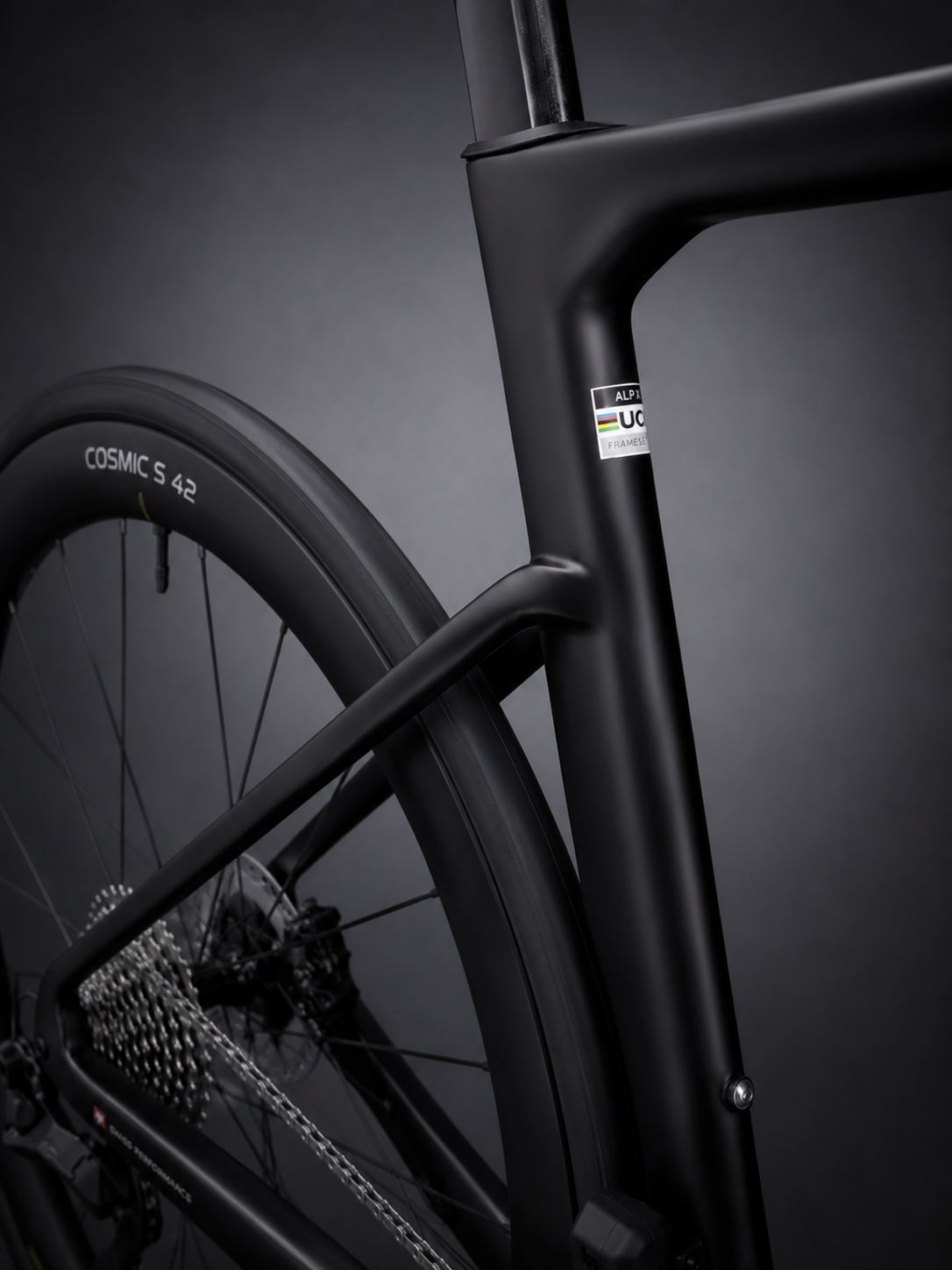 ALP-X RS3 | Vélo de route aérodynamique en carbone | Shimano 105 Di2 |Mavic COSMIC S 42 |Assemblé en Suisse